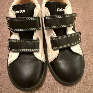 Black and White Kids Sneakers With Velcro Closure - size toddler 8